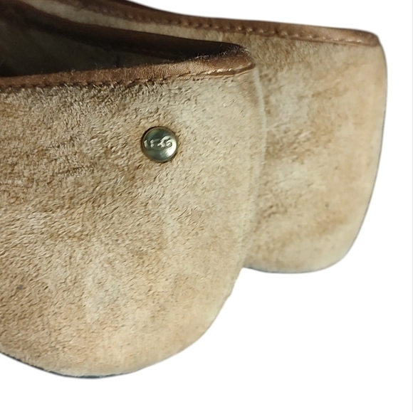 UGG Women's Tan Suede Slippers with Bow - Picture 4 of 6